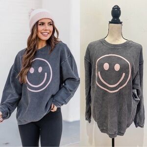 🩷 EUC Gray Smiley Face Sweatshirt